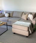 Sofá con chaise beige - Open Hogar