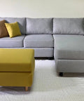 Sofá con chaise gris claro - Open Hogar