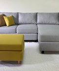 Sofá con chaise gris claro - Open Hogar